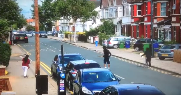 Londres: Coche atropella a rivales pandilleros durante pelea a plena luz del día