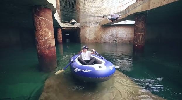 youtubers entran balsa navegan metro valencia