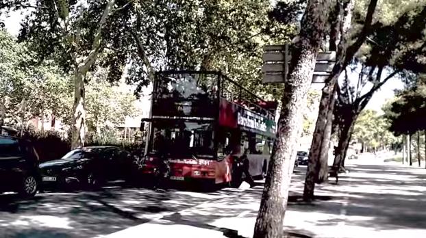 ataque bus turistico barcelona video