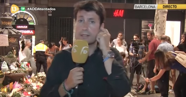 Espontáneo interrumpe el directo de 13TV desde Barcelona