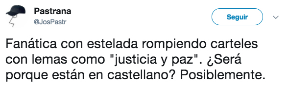 Fanática con estelada rompiendo carteles con lemas como ''justicia y paz''