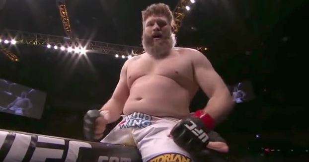 Un gordito en la UFC. Que no os engañe su aspecto