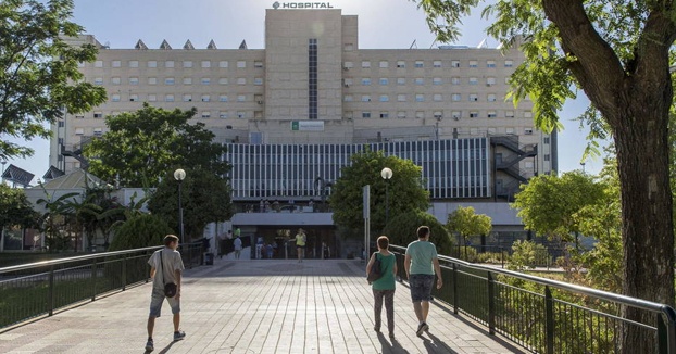 Muere una mujer seccionada por un ascensor en un hospital sevillano