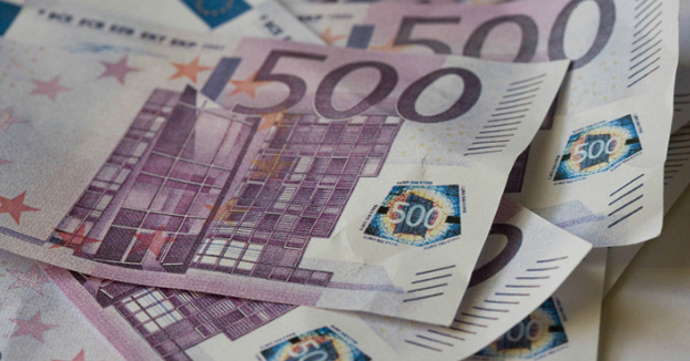 Decenas de billetes de 500 euros atascan los baños de un banco suizo