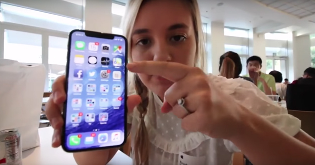 Apple despide a un empleado cuya hija grabó un iPhone X antes de su lanzamiento. Este es el vídeo