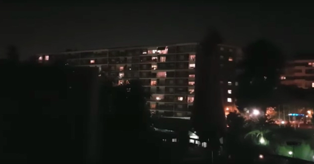 El vecino con más huevos de España: Pone a Manolo Escobar a todo volumen en su terraza en Barcelona (Vídeo)