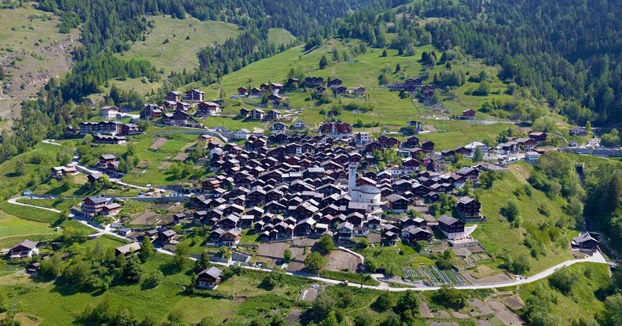 El pueblo suizo Albinen ofrece 60.000 euros a las familias que se muden a vivir allí