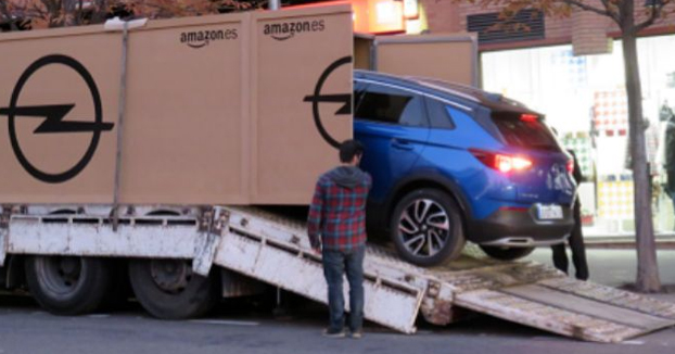 Javier Luque, el primer español en comprar un coche nuevo a través de Amazon