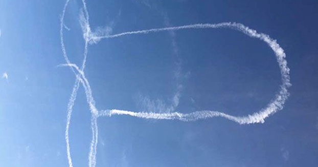 Un piloto de EE.UU dibuja un pene en el cielo de Washington y obliga a la Armada a disculparse