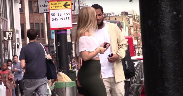 Una chica sola durante una hora en el mismo sitio en Londres. ¿Cuántos tíos le entrarán?