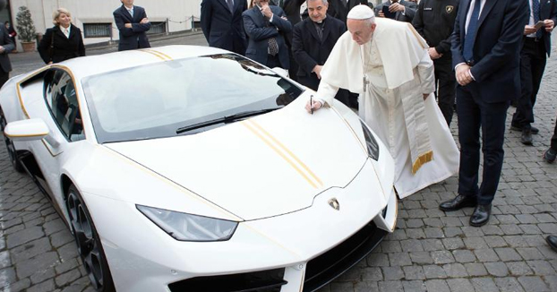 Lamborghini le regala un Lamborghini Huracán personalizado al Papa Francisco