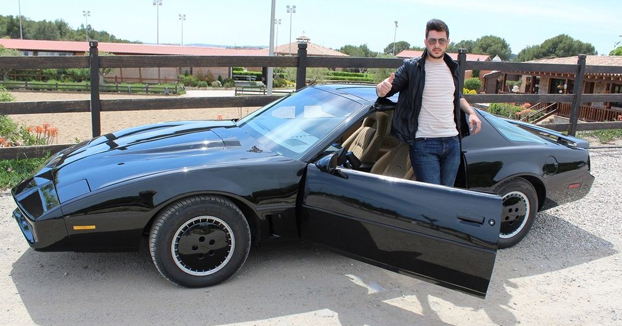 Michael Miralles, un joven de Sabadell, crea una réplica exacta del coche fantástico. Se ha gastado 40.000 euros