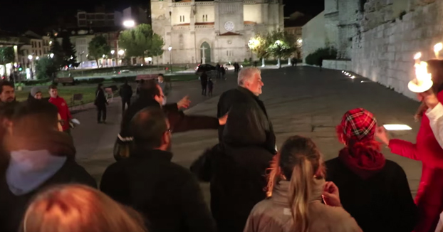 Respuesta de las manifestantes a las provocaciones machistas de un individuo en Valladolid