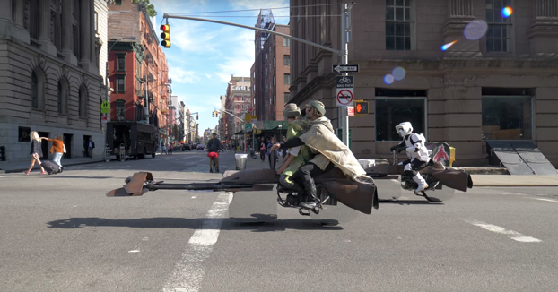Recorriendo las calles de Nueva York con una Speeder bike de Star Wars que parece flotar de verdad