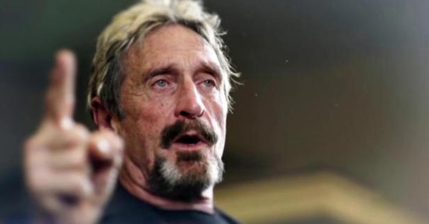 Jonh McAfee se 'comerá su pene' en directo si el Bitcoin no alcanza el millón de dólares en 2020