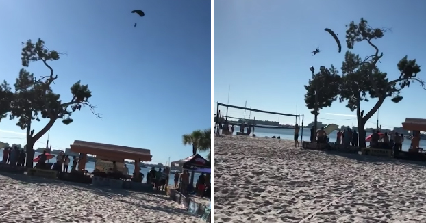 Santa Claus llega en paracaídas a una playa de Florida y se le acaba complicando el aterrizaje