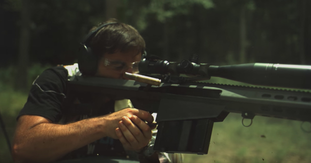 Disparando balas de francotirador de gran calibre y viéndolas en super slow motion