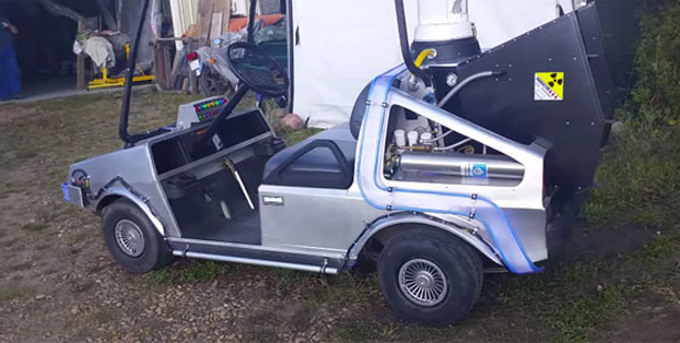 Modifica un carrito de golf y lo convierte en el DeLorean de Regreso al futuro