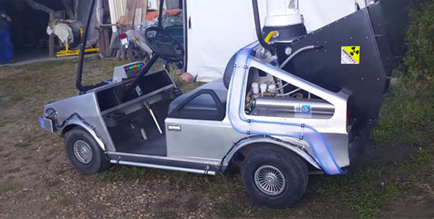 Modifica un carrito de golf y lo convierte en el DeLorean de Regreso al futuro