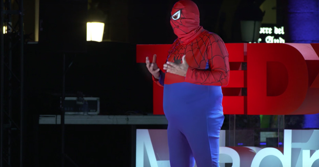 Charla TED del Spiderman Gordo que trabaja en la Plaza Mayor de Madrid