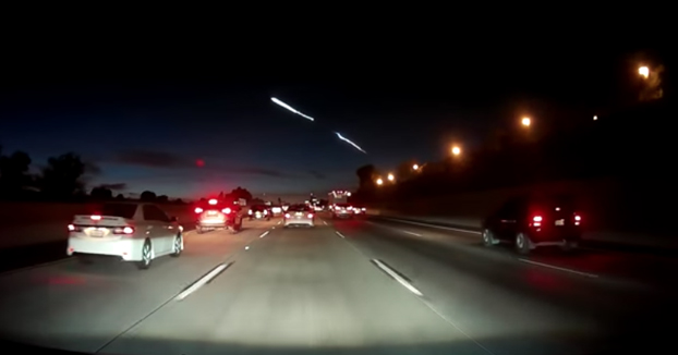 El cohete de Elon Musk provoca diferentes accidentes en plena carretera al observar fijamente el cielo