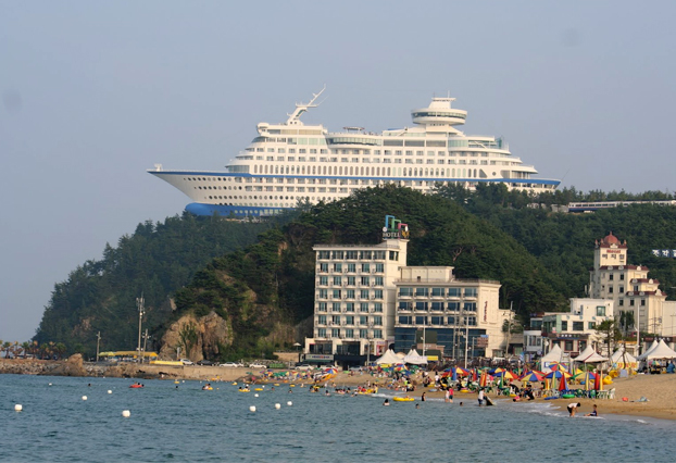 Cuando la realidad supera al Photoshop: Hotel Sun Cruise Resort & Yacht, Jeongdongjin