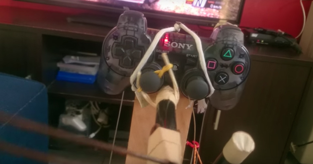 Este tío se ha creado un control ultra casero de volante y pedales para su PlayStation