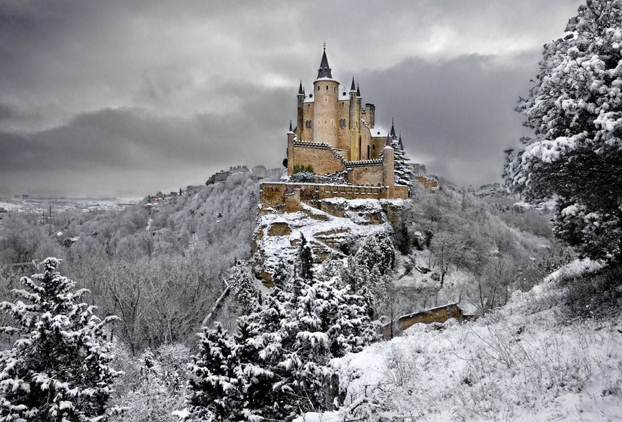 Maravillosa fotografía del Alcázar de Segovia nevado