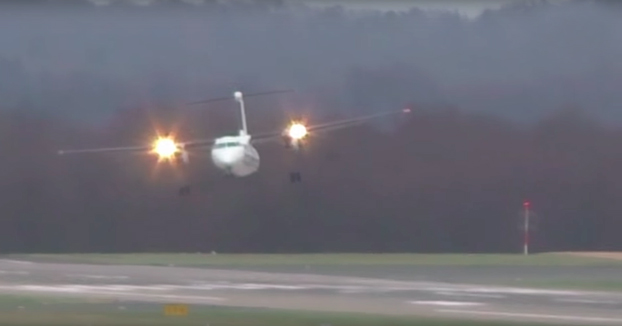 Aterrizaje en el aeropuerto de Düsseldorf con vientos cruzados de 110 km/h