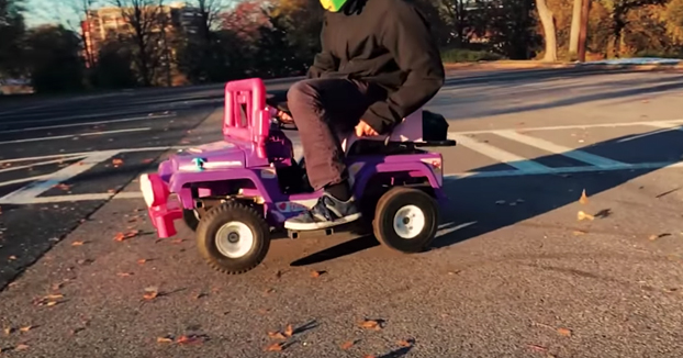 Transforman el Jeep de la Barbie en un kart de 250cc