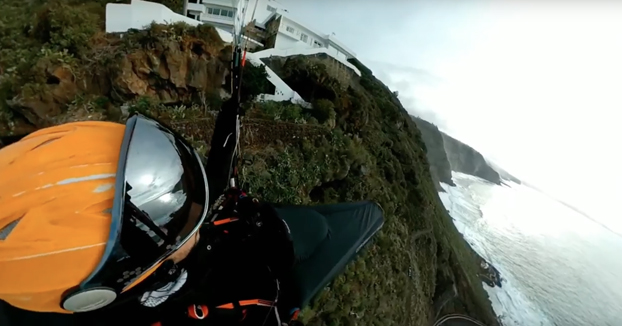 Volando en parapente entre las nubes en Tenerife