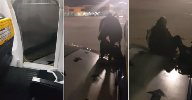 Cansado de esperar, un pasajero de un avión de Ryanair en Málaga intenta bajarse por el ala