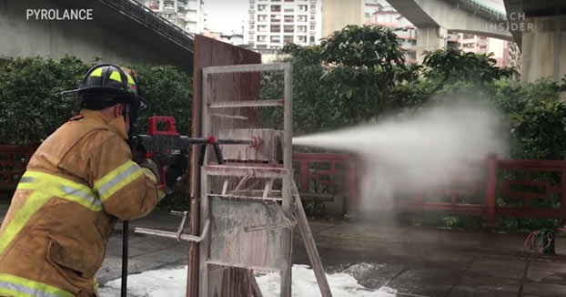 PyroLance, una pistola de agua de alta presión capaz de cortar paredes de ladrillo y metal