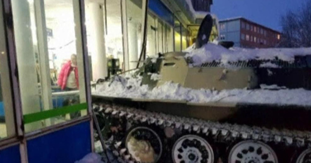 Un ruso realiza un alunizaje con un tanque para robar una botella de vino