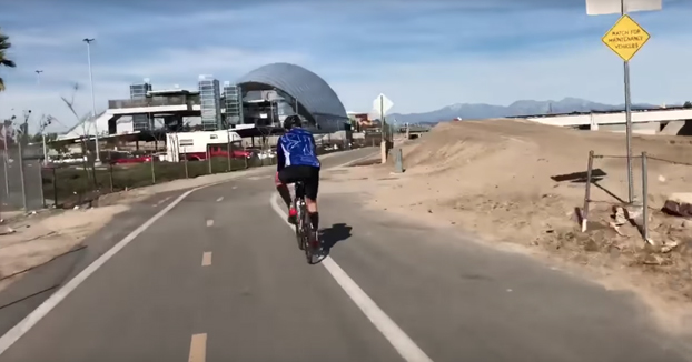 El problema de los sin techo en California. Vídeo grabado por un ciclista