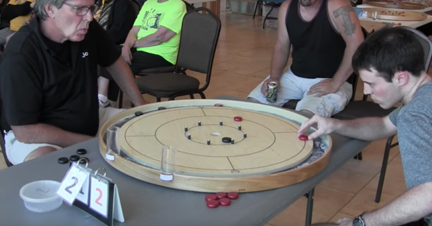 Os presentamos el Crokinole, el juego que mezcla las chapas y la petanca