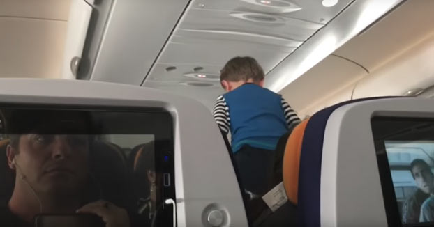 Imagínate un vuelo de 8 horas con un niño que no para de gritar. Es lo que le pasó a estos pasajeros