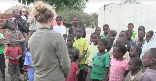 La reacción de estos niños africanos al escuchar por primera vez el sonido de un violín