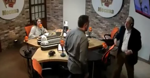 A tortas en directo en una radio de Moscú a causa de Stalin