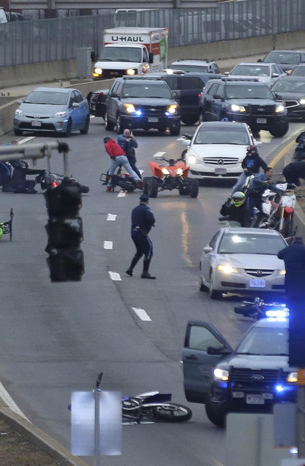 La policía de Boston tiende una trampa a un grupo de 30 motoristas que se creían los dueños de las calles