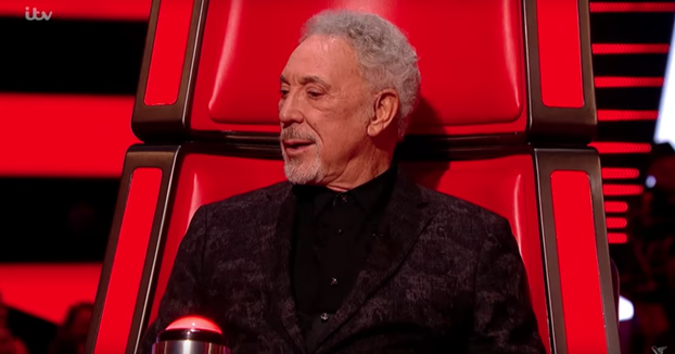 Tom Jones se viene arriba en La Voz UK