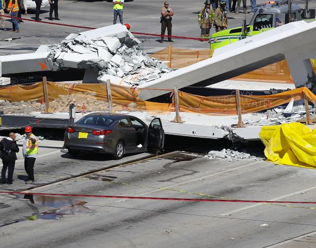 Colapsa un puente recién construido sobre una autopista en Miami