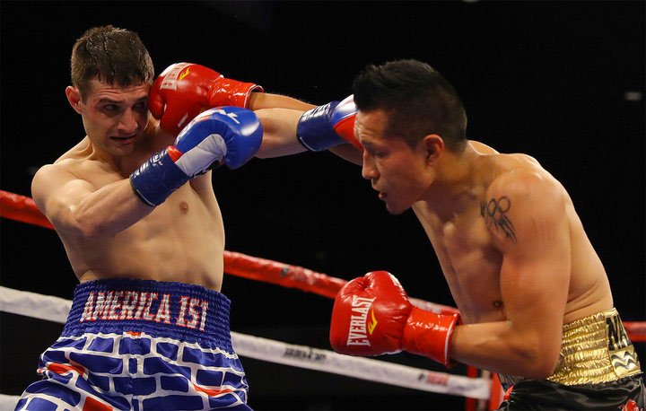 Un boxeador mexicano le da una paliza a un estadounidense que salió con un pantalón decorado con un muro