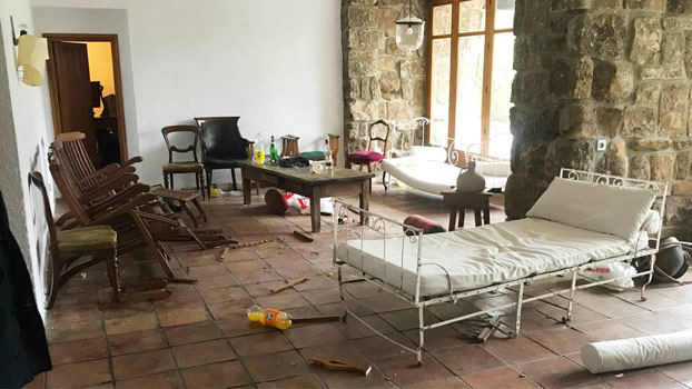 ''Alquilé mi chalé una noche en Airbnb y me lo han destrozado en una juerga salvaje''