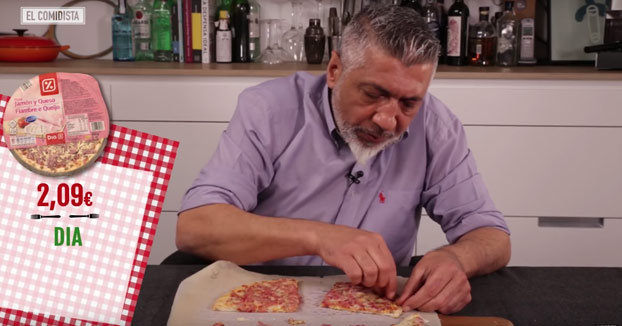 El dueño de una de las mejores pizzerias de Barcelona cata a ciegas 8 marcas de pizza de supermercado