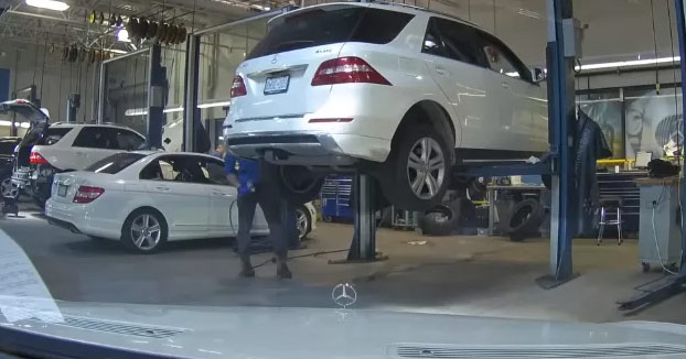 Deja la dashcam activada mientras tiene el coche en el taller para comprobar si las horas de trabajo de la factura son reales