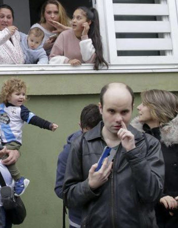 La foto de la inauguración de la calle de Mauro Silva tiene más matices que muchas obras de arte