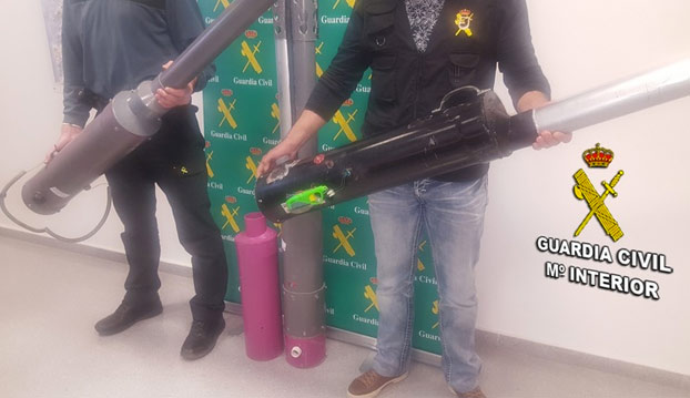 La Guardia Civil detiene a un hombre de Vigo por fabricar y vender ''lanzapatatas''