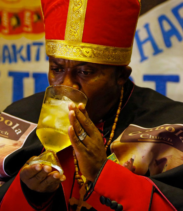 En la Iglesia de Gabola los bautizos no se hacen con agua, se hacen con cerveza