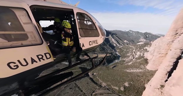 Vídeo 360°: Acompaña a la Guardia Civil al rescate de un escalador en una montaña de Huesca